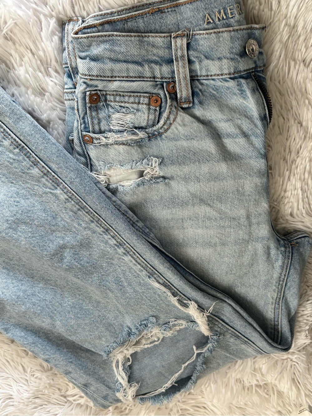 American Eagle Outfitters Light Blue Distressed Stove pipe Jeans